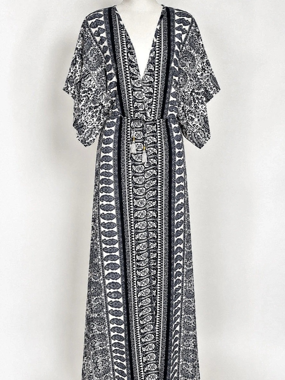 Elan Paisley Kaftan Maxi Dress in Size Medium EUC